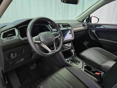 Used 2022 Volkswagen Tiguan SE FWD image 9