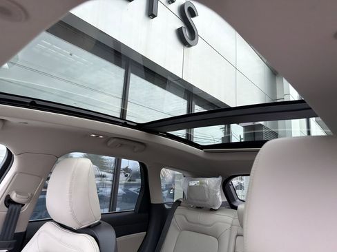 New 2026 Lincoln Corsair Premiere image 11