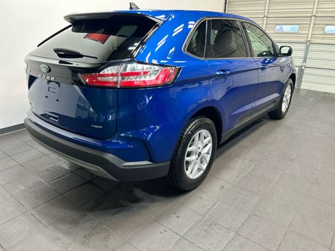 Used 2024 Ford Edge SEL w/ Convenience Package AWD/4WD image 3