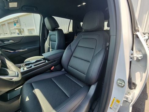 New 2026 Chevrolet Equinox LT w/ Convenience Package II FWD image 21