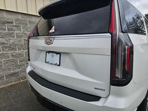 Certified 2023 Cadillac Escalade ESV Premium Luxury AWD/4WD image 18