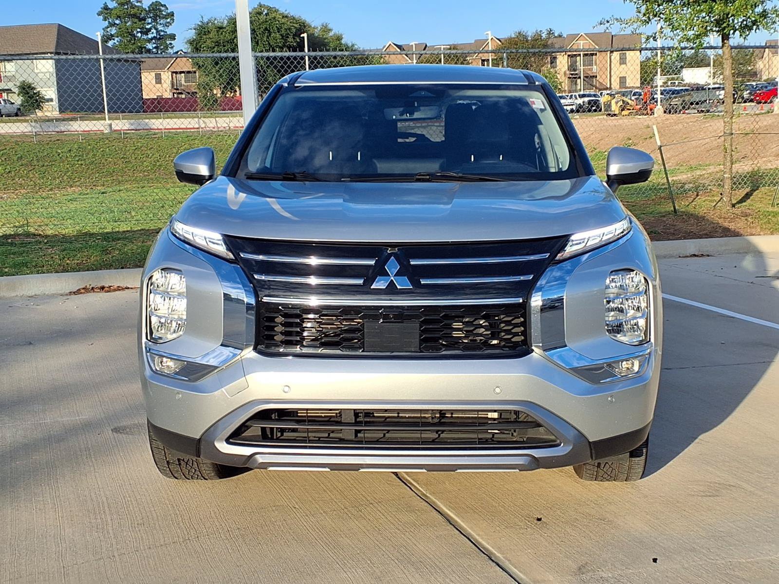 Used 2025 Mitsubishi Outlander SE FWD image 4