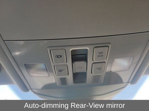 Used 2024 Volkswagen Jetta SE image 9