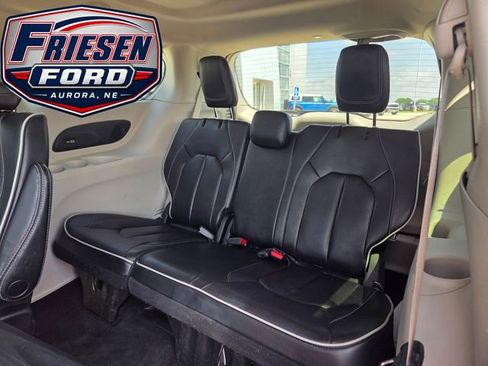 Used 2023 Chrysler Pacifica Limited FWD image 28