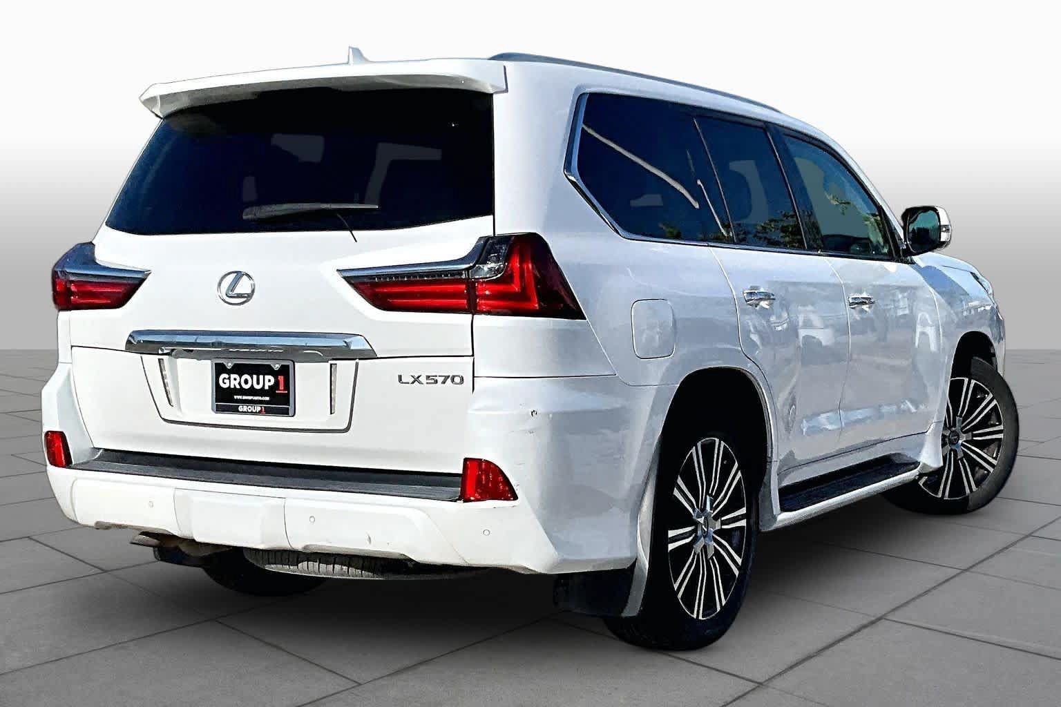 Used 2021 Lexus LX 570 4WD w/ Luxury Package image 11