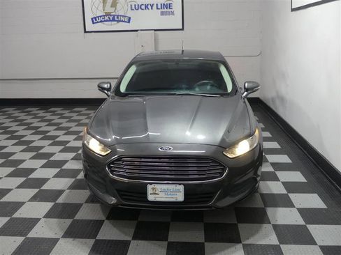 Used 2016 Ford Fusion SE image 3