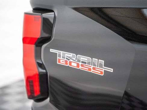 Used 2025 Chevrolet Colorado Trail Boss AWD/4WD image 19