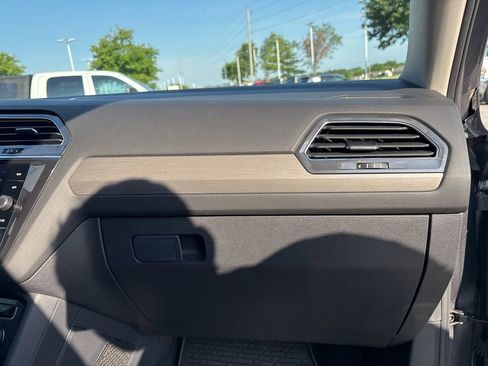 Used 2020 Volkswagen Tiguan SEL AWD/4WD image 53