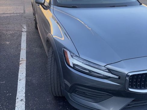 Used 2020 Volvo V60 T5 Cross Country image 2