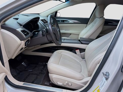 Used 2020 Lincoln MKZ FWD image 17