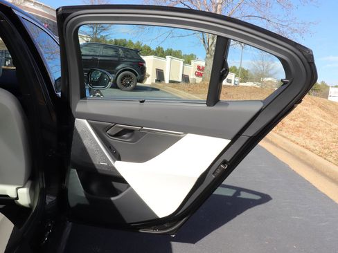 Used 2025 BMW 530i w/ Executive Package image 18