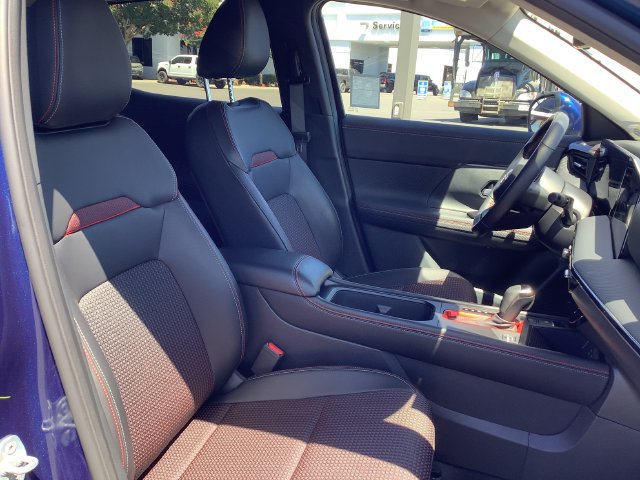 Used 2025 Nissan Kicks SR w/ Illumination Package AWD/4WD image 35