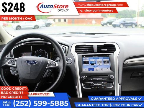 Used 2017 Ford Fusion SE w/ Fusion SE Technology Package FWD image 12