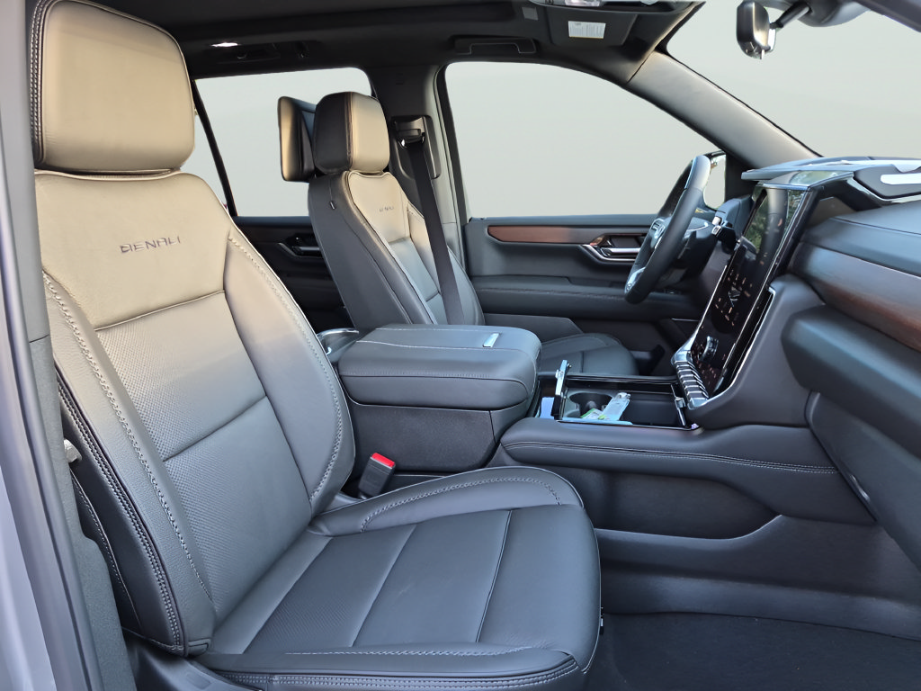 New 2026 GMC Yukon Denali w/ Denali Reserve Package AWD/4WD image 37