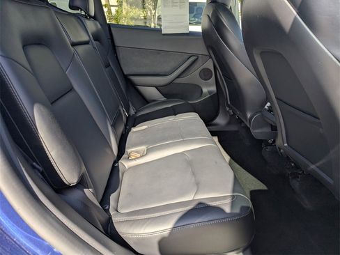 Used 2022 Tesla Model Y Long Range image 13