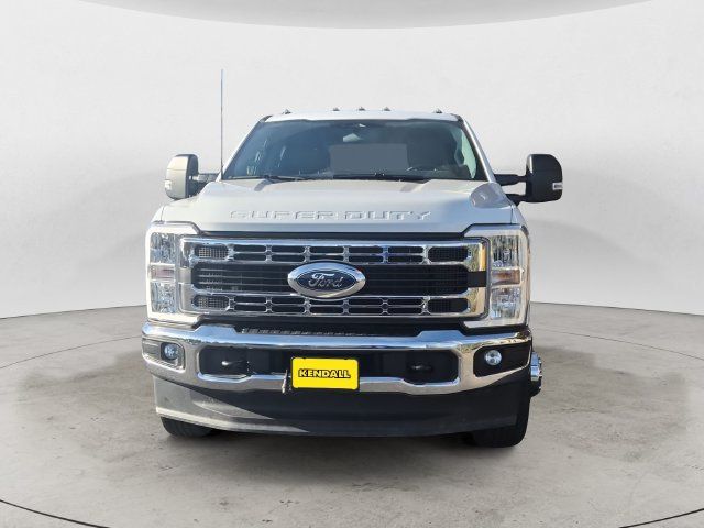 Used 2024 Ford F350 XLT AWD/4WD image 2