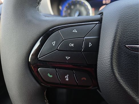 Used 2025 Chrysler Pacifica Limited FWD image 18