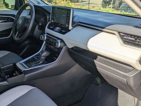 Used 2019 Toyota RAV4 XLE Premium image 33