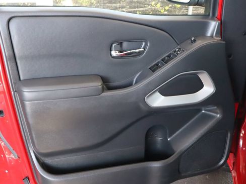 Used 2022 Nissan Frontier SV RWD image 18