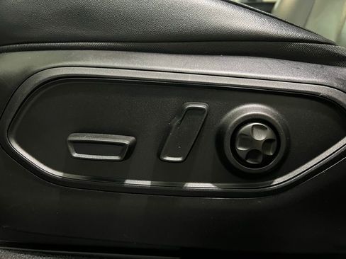 Used 2024 Jeep Grand Cherokee L Limited w/ Black Appearance Package image 15