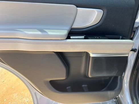 Used 2025 Ford Expedition Active AWD/4WD image 18