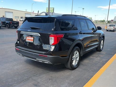 Used 2022 Ford Explorer XLT w/ Equipment Group 202A AWD/4WD image 6