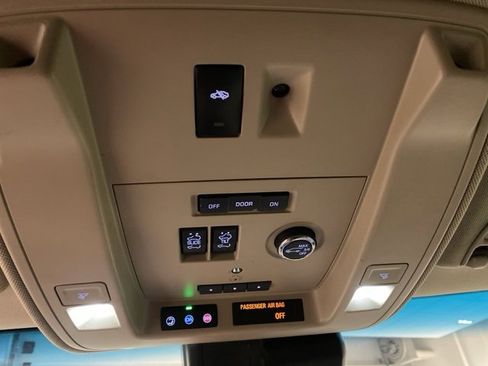 Used 2020 Cadillac Escalade ESV Premium Luxury w/ LPO, Radiant Package image 19