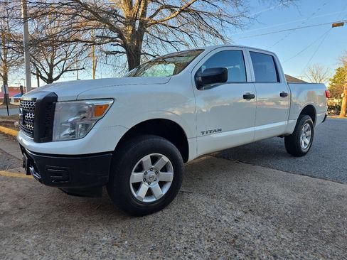 Used 2017 Nissan Titan S image 41