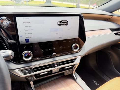 Used 2025 Lexus RX 350 Premium w/ Accessory Package (Z1) FWD image 18