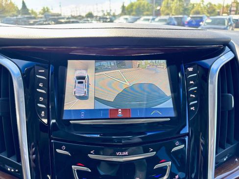 Used 2019 Cadillac Escalade Luxury AWD/4WD image 35