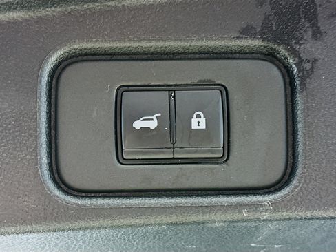 Used 2025 Nissan Pathfinder SV image 30