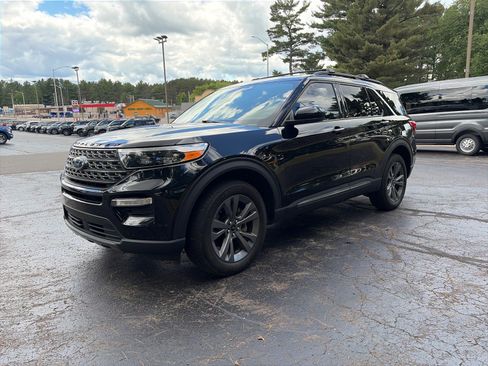Used 2023 Ford Explorer XLT w/ Equipment Group 202A AWD/4WD image 3