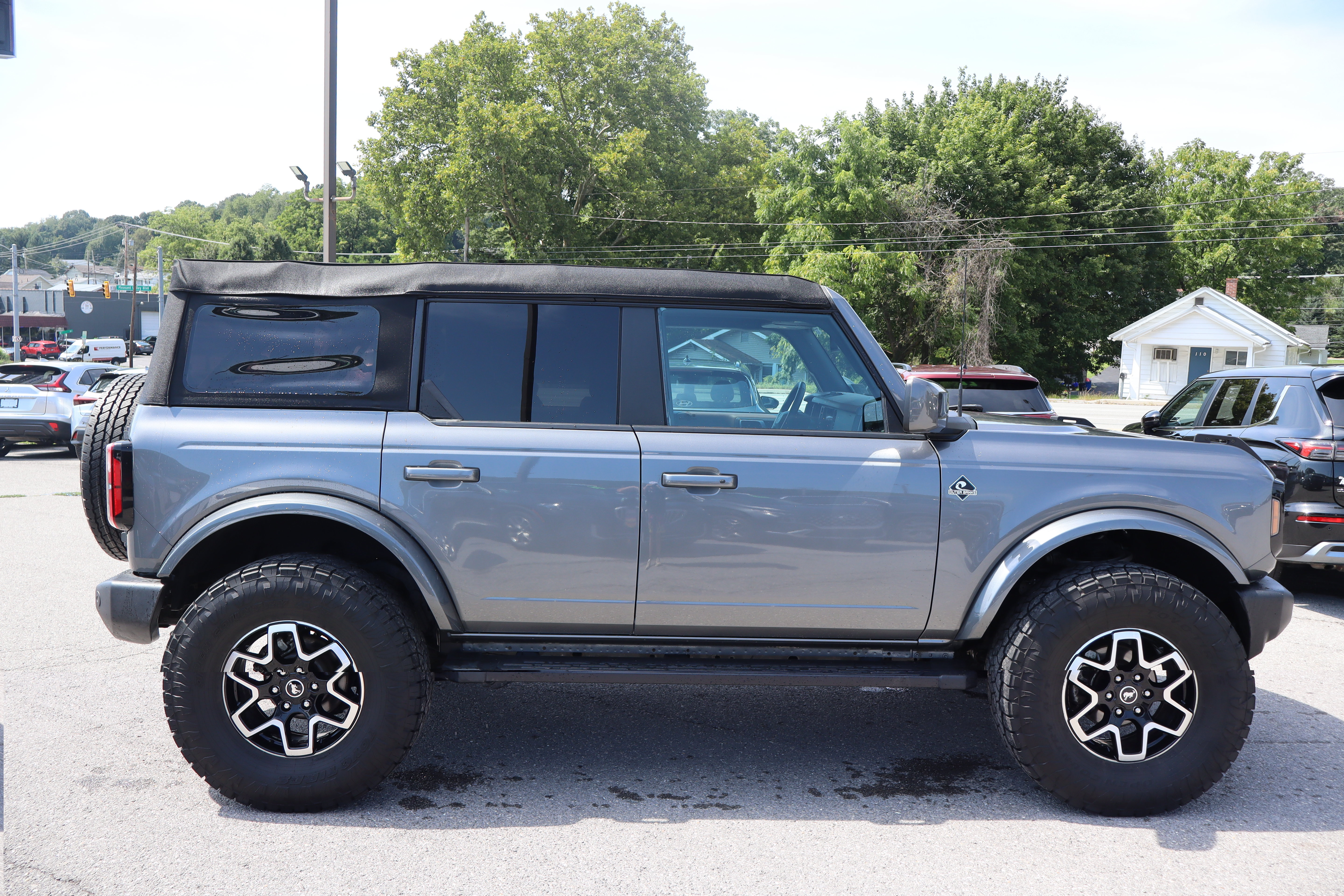 Used 2024 Ford Bronco Outer Banks AWD/4WD image 2