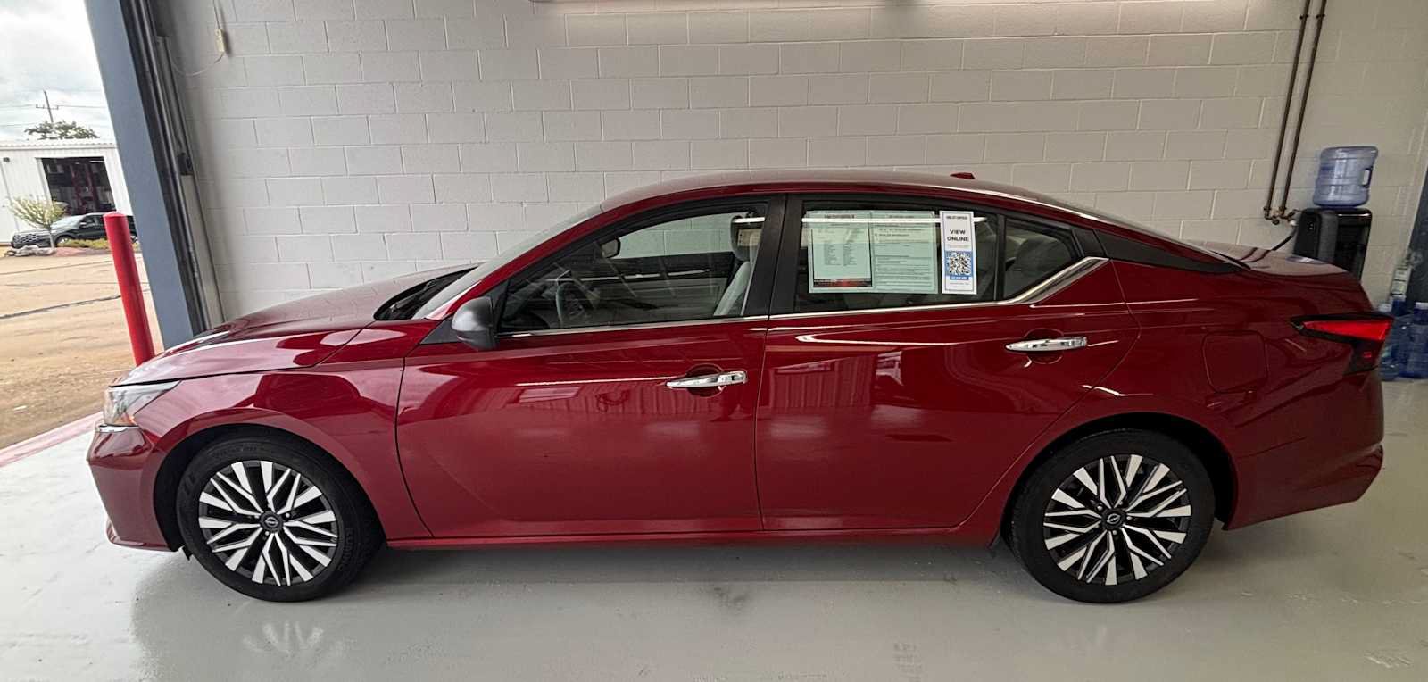 Used 2025 Nissan Altima 2.5 SV FWD image 1
