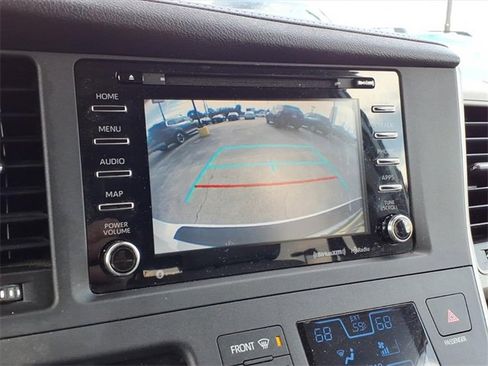 Used 2020 Toyota Sienna image 28