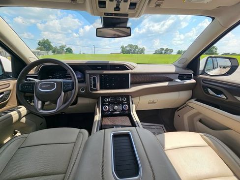 Used 2023 GMC Yukon XL Denali AWD/4WD image 12