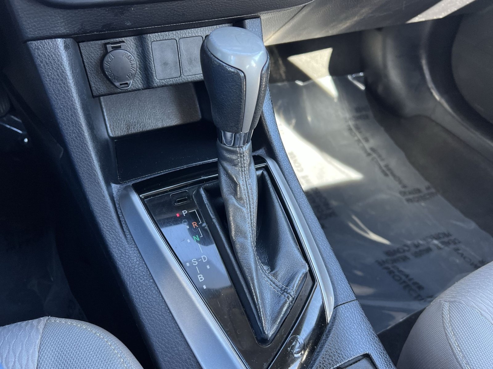 Used 2014 Toyota Corolla LE FWD image 15