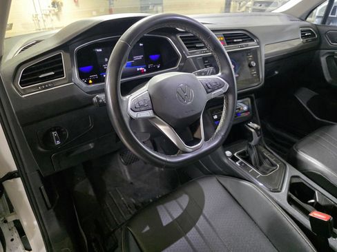 Used 2022 Volkswagen Tiguan SE FWD image 18