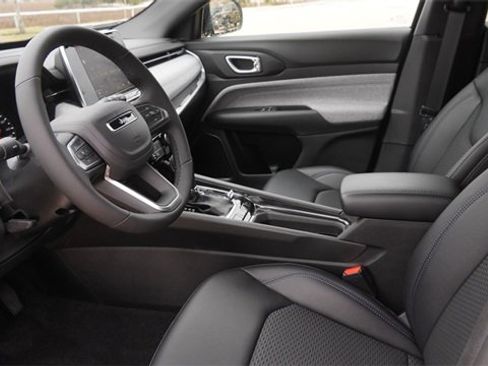 New 2026 Jeep Compass Latitude image 18