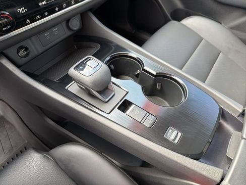 Used 2024 Nissan Rogue SV w/ SV Premium Package image 19