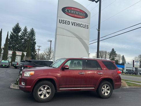 Used 2011 Toyota 4Runner SR5 w/ Convenience Pkg image 2
