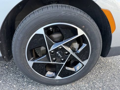 Used 2023 Kia Soul EX image 11