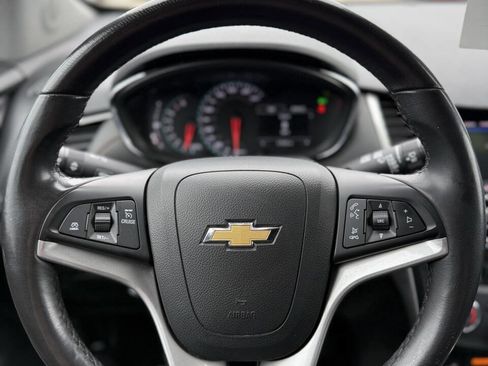 Used 2022 Chevrolet Trax LT w/ Driver Confidence Package image 16