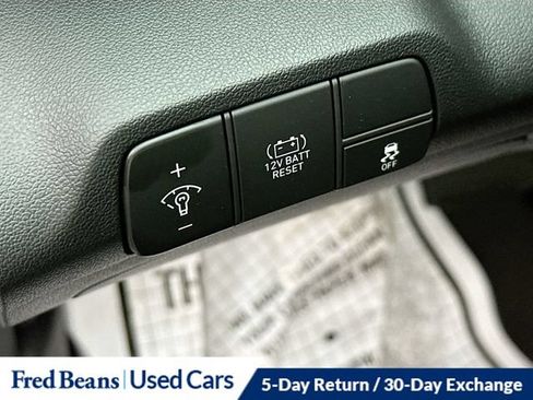 Used 2025 Hyundai Elantra Hybrid FWD image 15