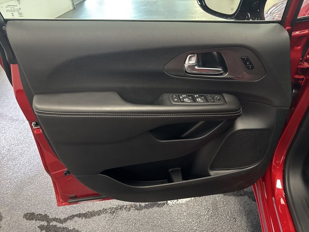New 2026 Chrysler Pacifica Select AWD/4WD image 15