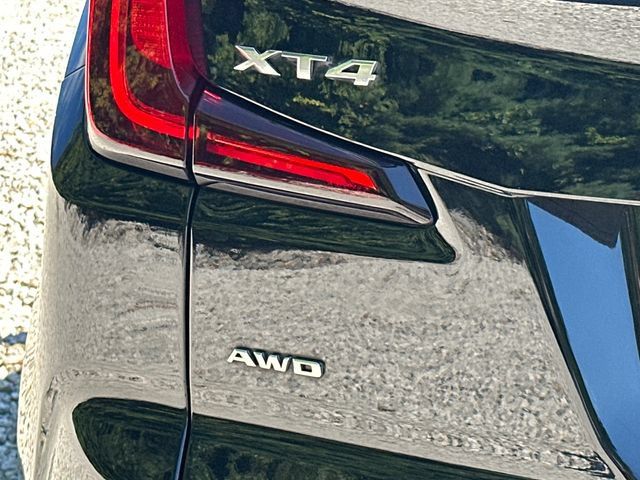 Used 2023 Cadillac XT4 Luxury w/ Cold Weather Package AWD/4WD image 14