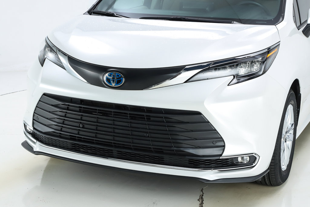 Used 2024 Toyota Sienna XLE w/ XLE Plus Package AWD/4WD image 34