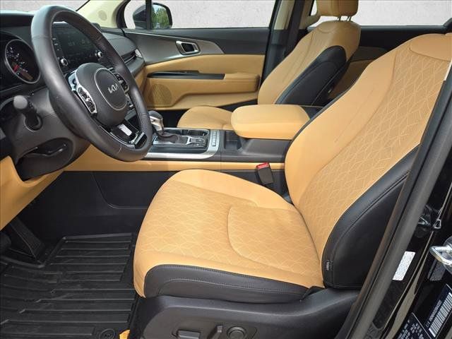 Used 2024 Kia Carnival LX FWD image 15
