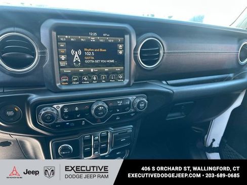 Used 2023 Jeep Wrangler Unlimited Sahara w/ Cold Weather Group AWD/4WD image 14