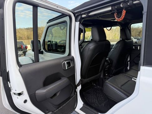 Used 2023 Jeep Gladiator Overland image 19